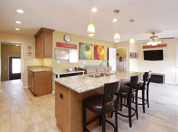 3rd image of 3021 Jackson Dr