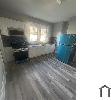 3rd image of 29 Irving Ave #2