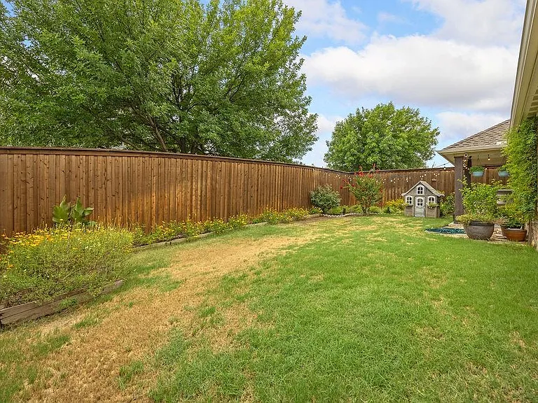 2660 Frances Ln — Photo 23