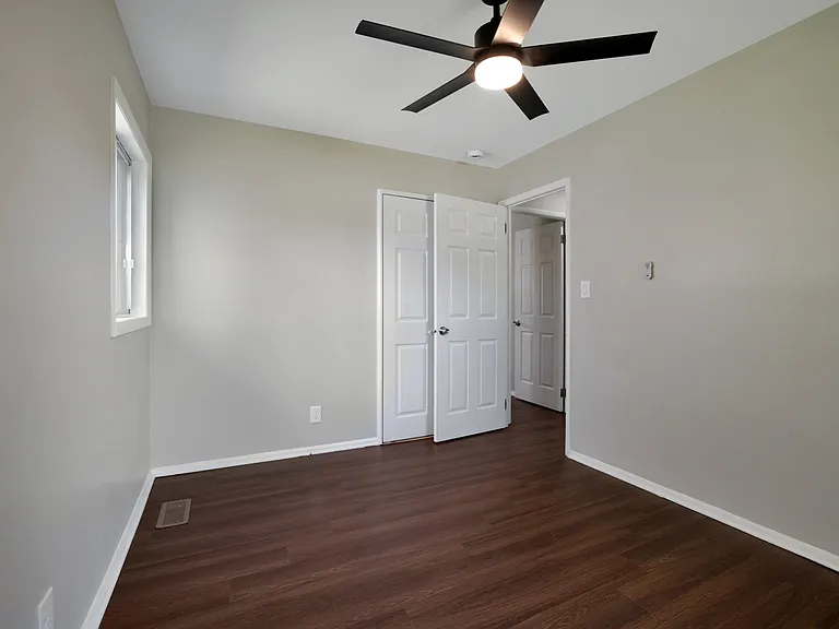 419 Waverly Ave — Photo 7