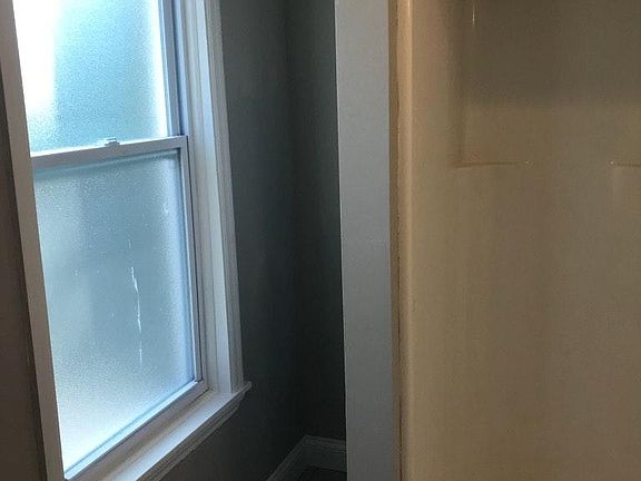 5th image of 3324 Oxford Ave