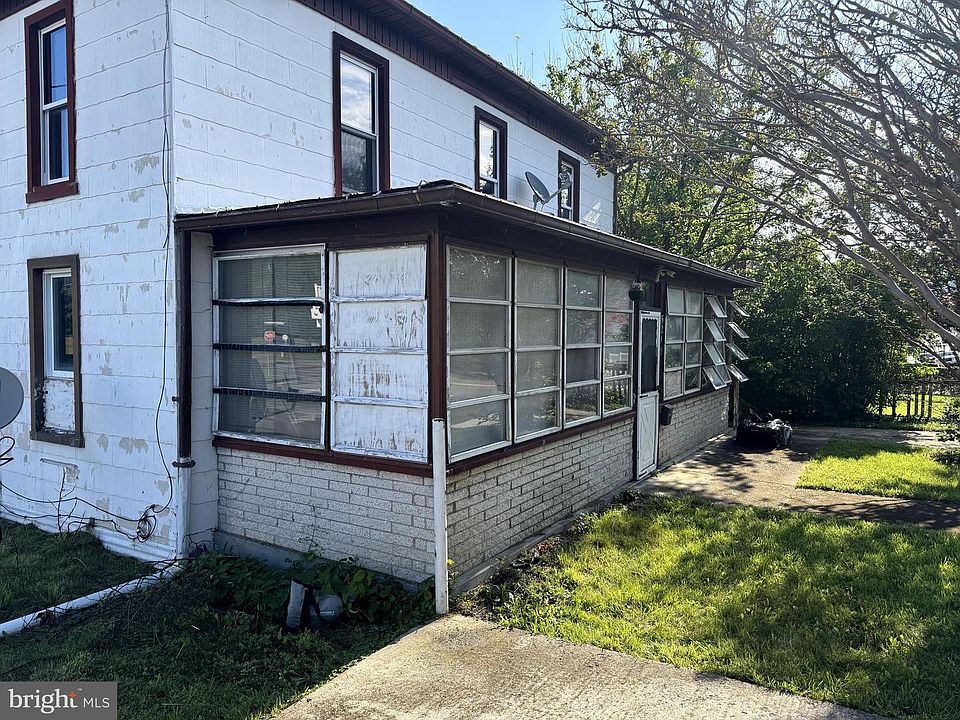 1st image of 521 W Main St