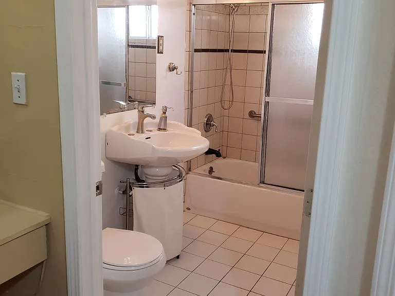 10512 Plainview Ave — Photo 16