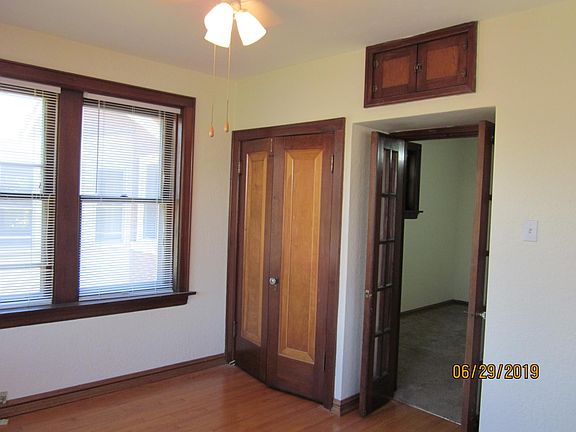 Den, office or sunroom, with full closet and radiator