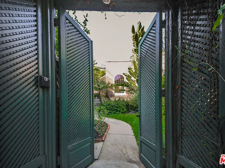 1367 N Beverly Dr — Photo 4