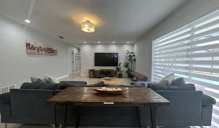 2558 Rosery Rd E — Photo 13