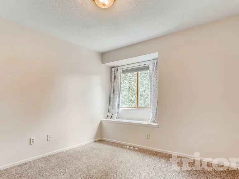 1259 Irvine Dr — Photo 11