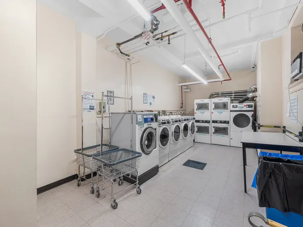 71-11 Yellowstone Boulevard image 9 of 14