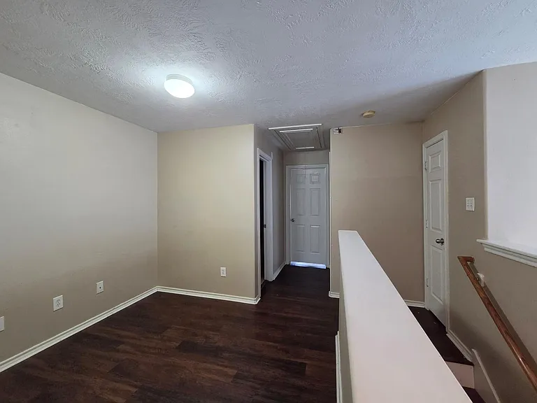 2811 Hackamore Hollow Ln — Photo 9