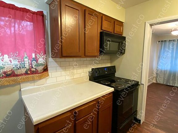 2nd image of 2456 Aberdeen Ave