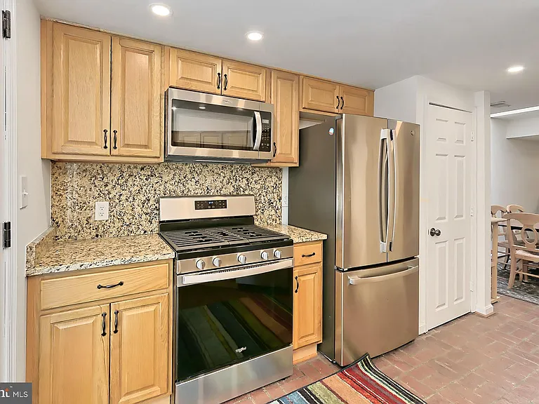 314 S Alfred St — Photo 15