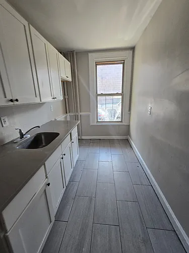 240 William St Photo 1