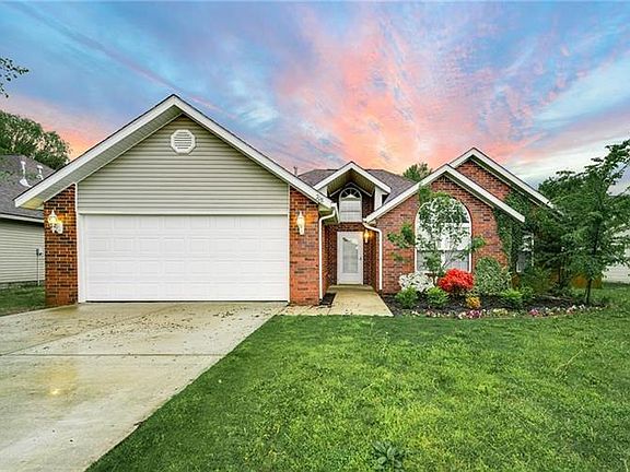 3rd image of 708 Amanda Dr