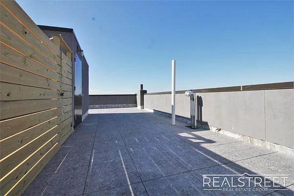 Rented by Real Street Inc | media 16