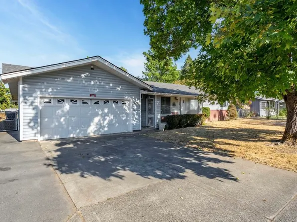 905 SE Fern St, Grants Pass, OR 97526