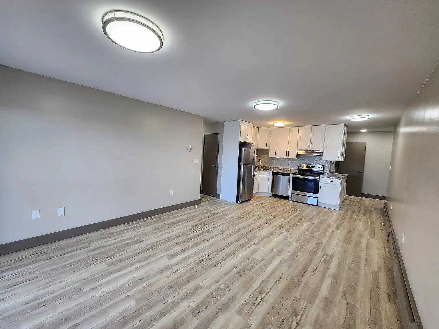 1 bed, 700 sqft, $1,604 — Photo 2