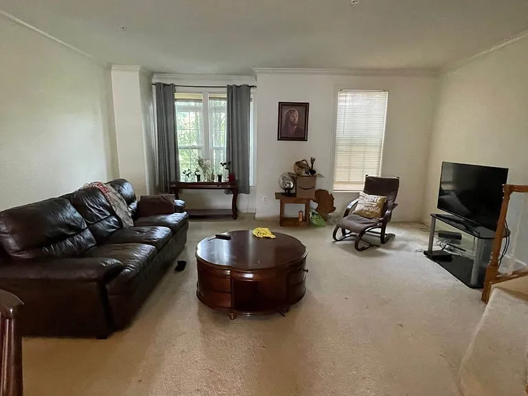 4066 Finsbury Ln — Photo 3