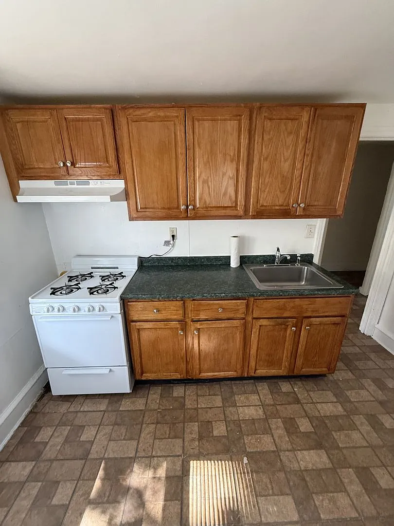 110 Upland Terrace — Photo 2