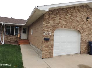 210 17th St SE, Watertown, SD 57201