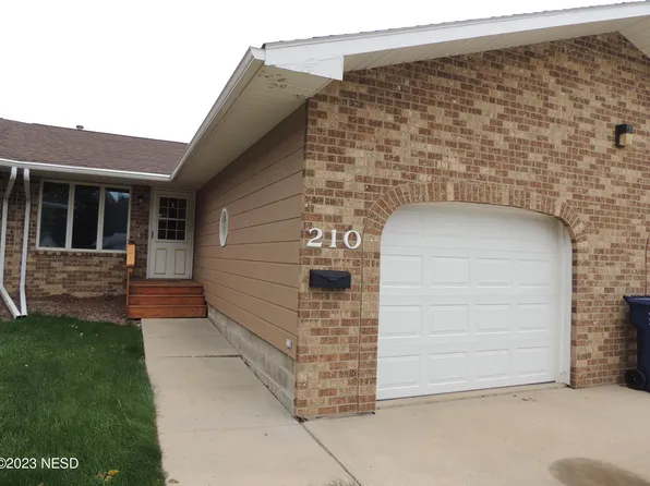 210 17th St SE, Watertown, SD 57201