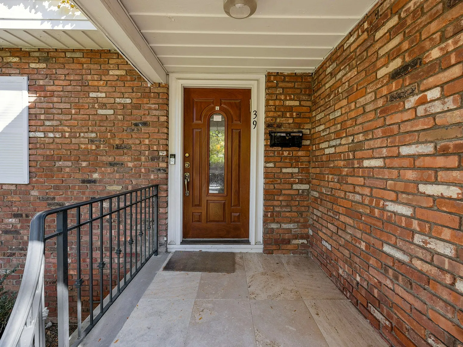 4 bed, 2200 sqft, $5,800 — Photo 3