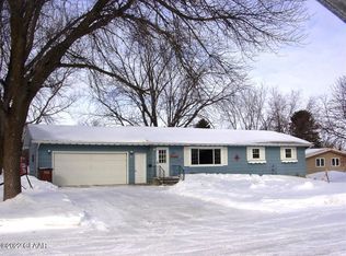 117 E Eastview Dr, Larimore, ND 58251
