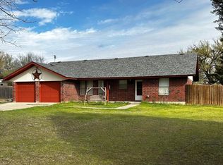 1109 E 6th St, Springtown, TX 76082