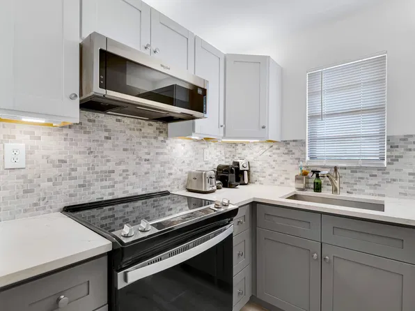 9233 SW 8th St, Boca Raton, FL