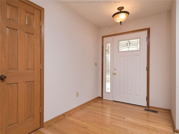 4th image of 1635 Amanda Dr