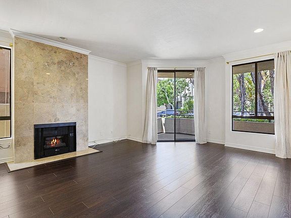 5th image of 13920 Moorpark St APT 107