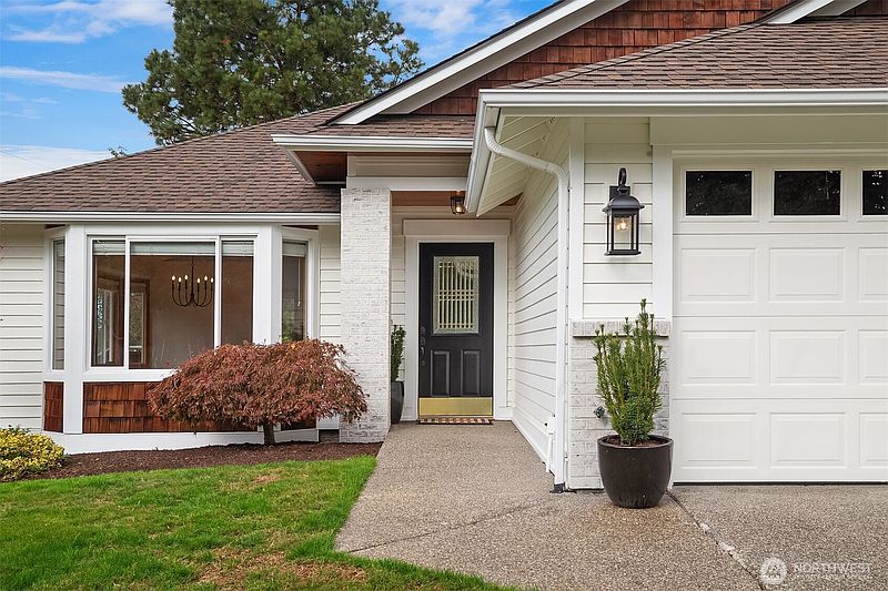2nd image of 381 MacBrae Drive