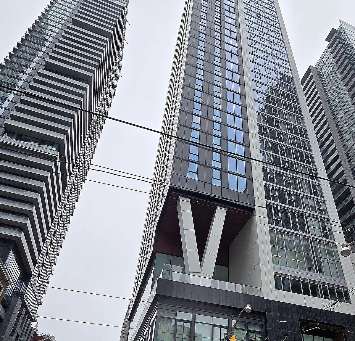 357 King West Condos — Photo 1