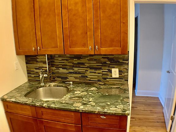 4th image of 717 De Kalb Ave #1D
