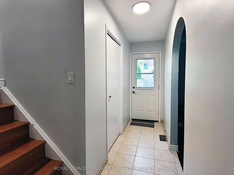 16 Mayfair Ct — Photo 10