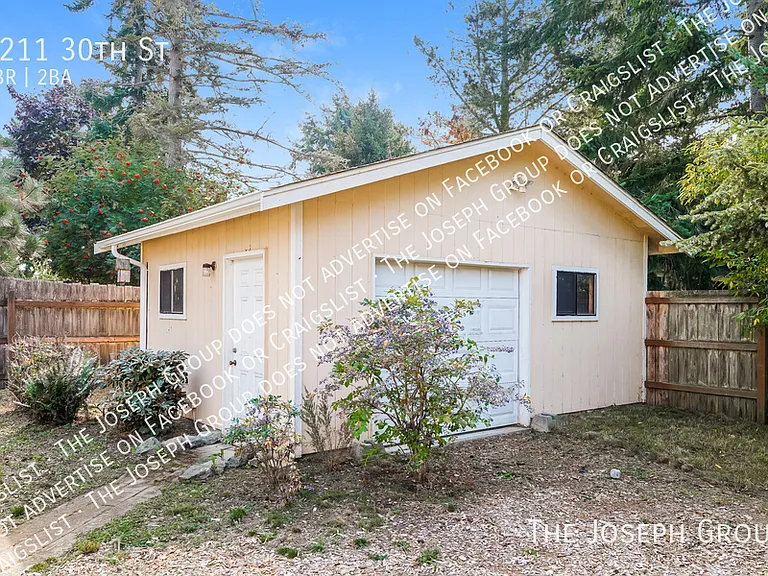 2211 30th St — Photo 26