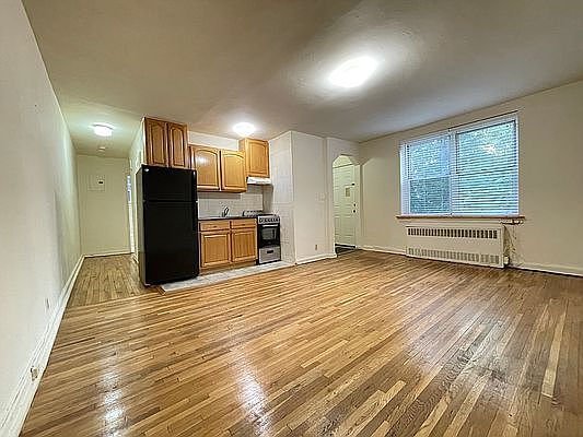 1st image of 40-04 196th St #5
