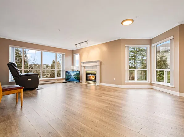 32120 Mount Waddington Ave #206, Abbotsford, BC V2T 2E8