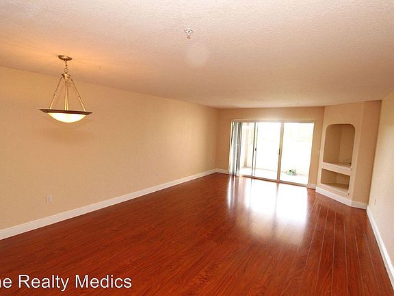 3rd image of 13905 Fairway Island Dr APT 1031