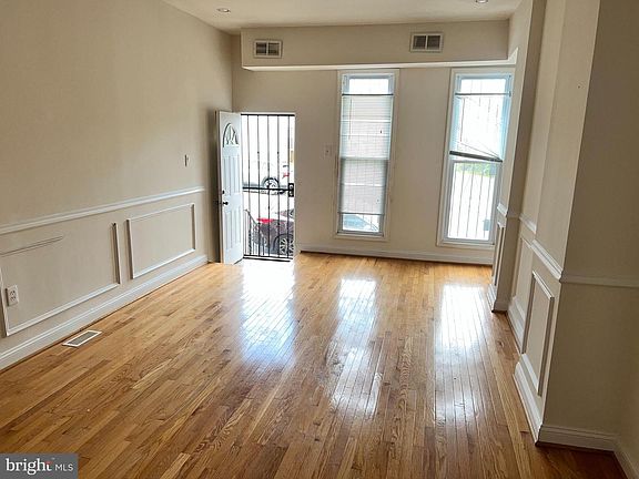 5th image of 1118 Myrtle Ave