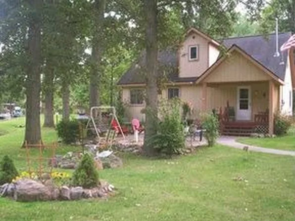 212 E Lakeshore Dr, Hope, MI 48628
