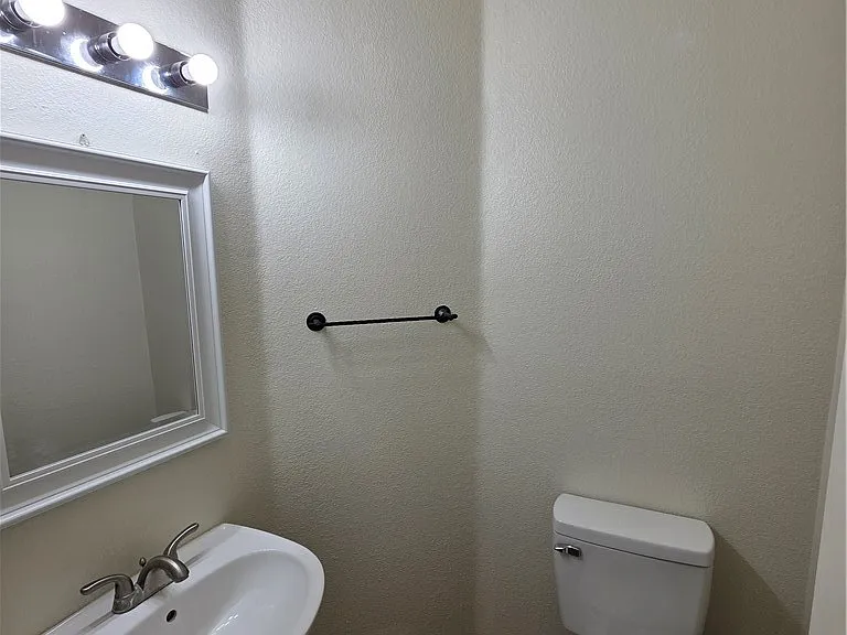 2506 Lady Elizabeth Ct — Photo 45
