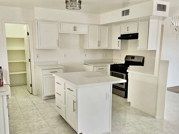 4th image of 2040 E Behrend Dr