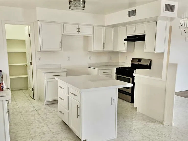 2040 E Behrend Dr — Photo 4
