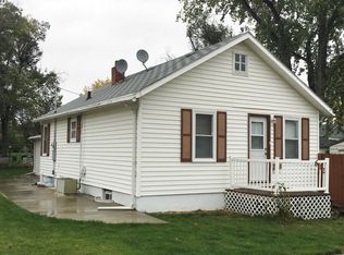 642 5th St W, Dickinson, ND 58601