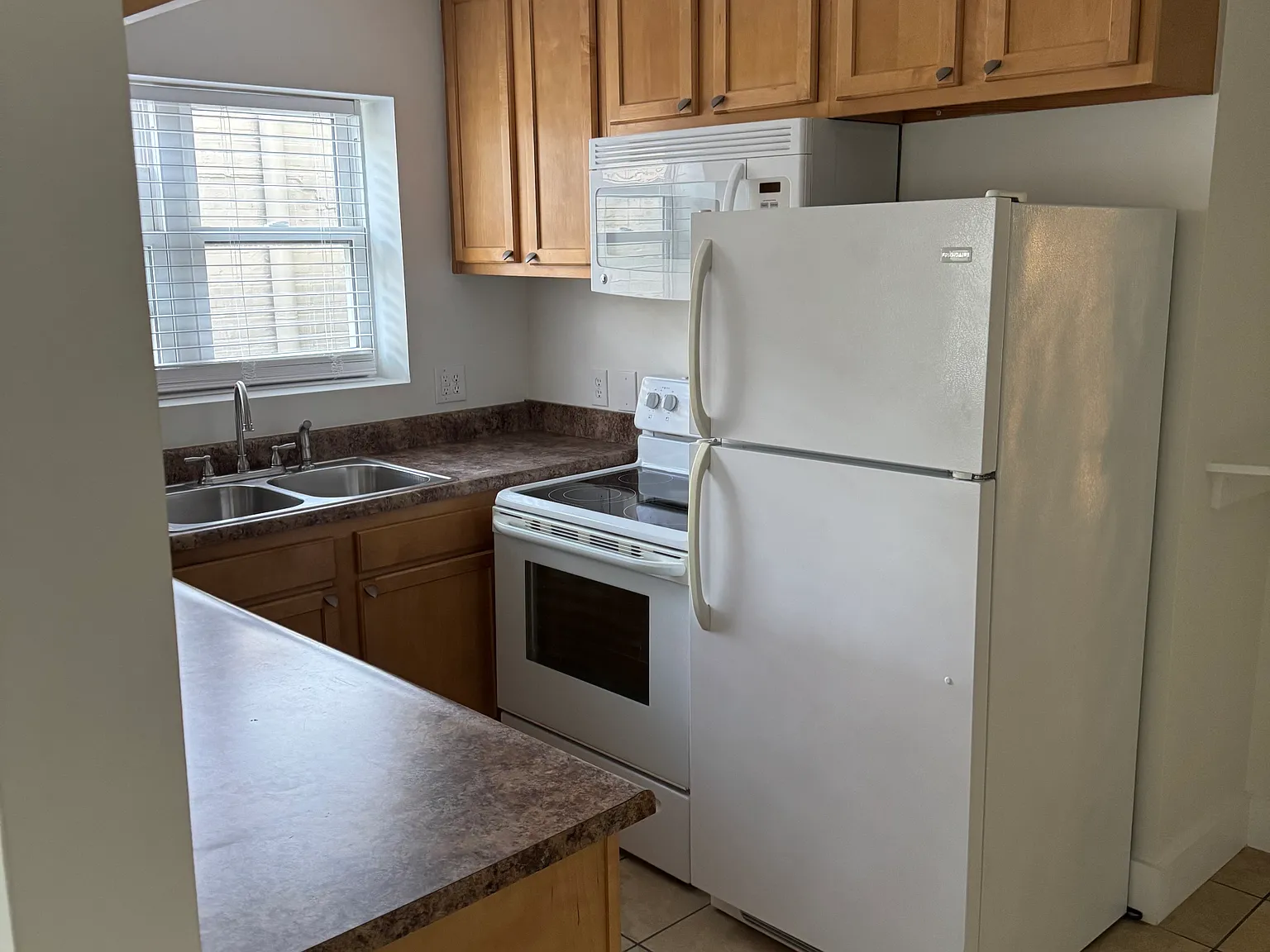 1327 Charleston Ave — Photo 4