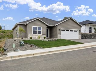 925 Sand Pines Ave, Sutherlin, OR 97479