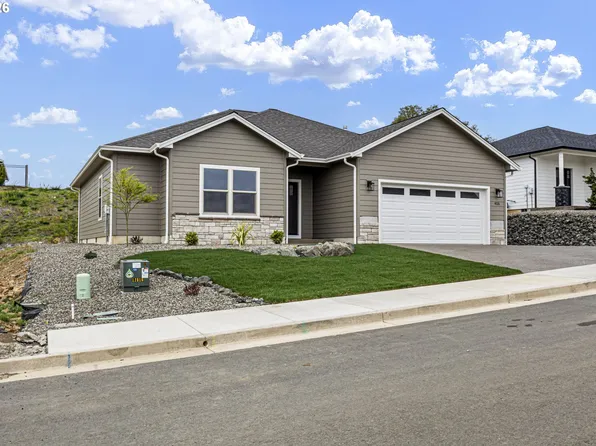 925 Sand Pines Ave, Sutherlin, OR 97479