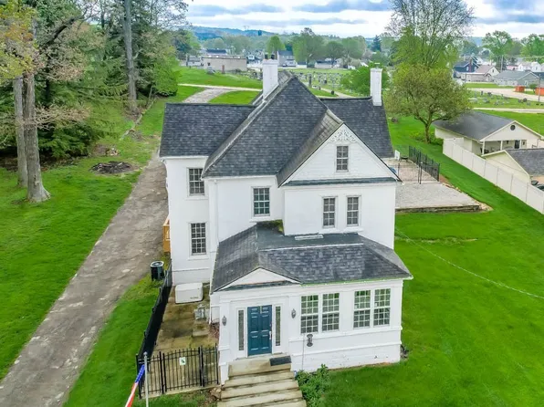 490 N Main St, Magnolia, OH 44643