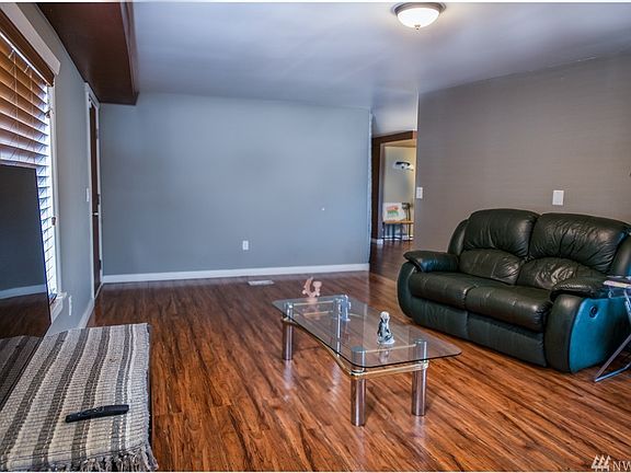 4th image of 210 37th SE #116