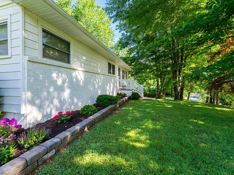 558 Riceville Rd — Photo 18